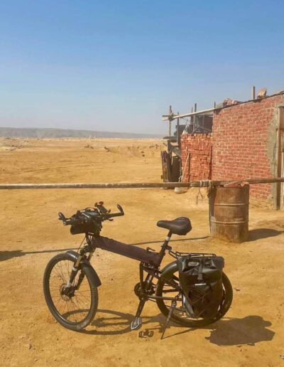 Bike touring across the desert on a Montague Paratrooper Pro